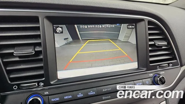 Hyundai AVANTE 2018 — фото 17