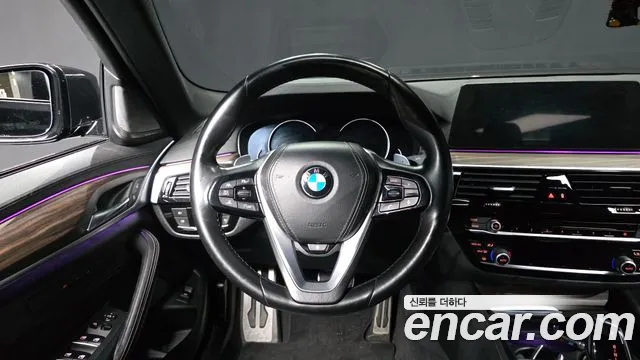 BMW 5-Series 2017 — фото 13