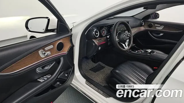 Mercedes-Benz E-Class 2019 — фото 11