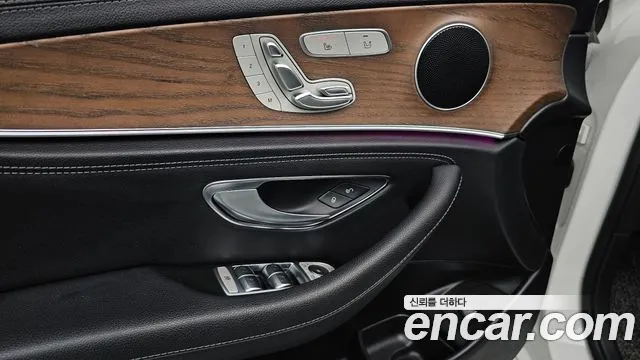 Mercedes-Benz E-Class 2019 — фото 18