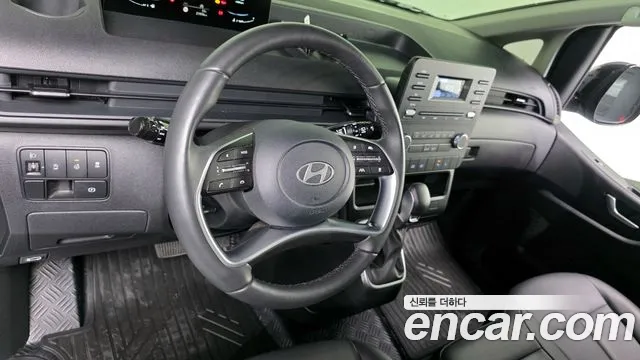 Hyundai Staria 2025 — фото 13