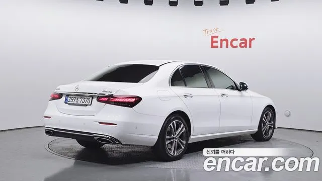 Mercedes-Benz E-Class 2022 — фото 2