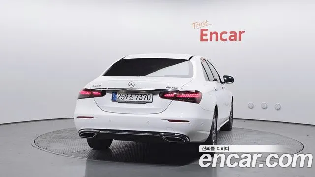Mercedes-Benz E-Class 2022 — фото 4