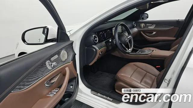 Mercedes-Benz E-Class 2022 — фото 10