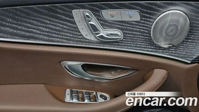 Mercedes-Benz E-Class 2022 — фото 13