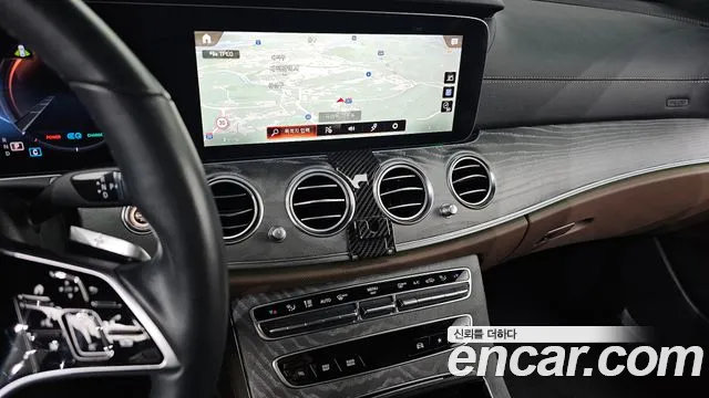 Mercedes-Benz E-Class 2022 — фото 16