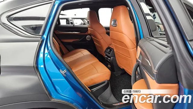 BMW X6M 2017 — фото 12