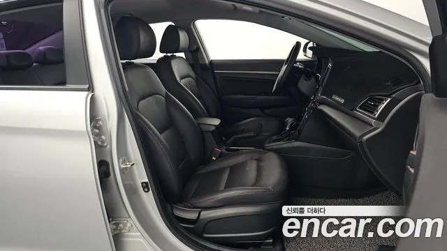 Hyundai AVANTE 2017 — фото 10