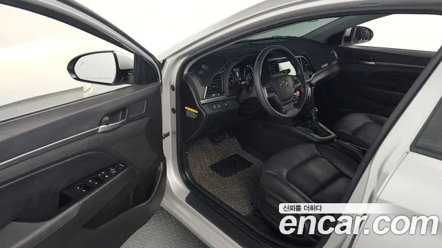 Hyundai AVANTE 2017 — фото 11