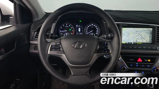 Hyundai AVANTE 2017 — фото 13