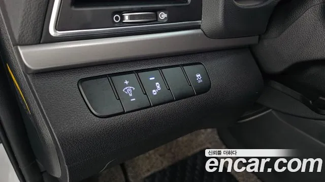 Hyundai AVANTE 2017 — фото 18