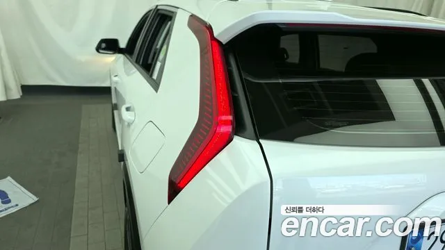 Kia Niro 2022 — фото 9