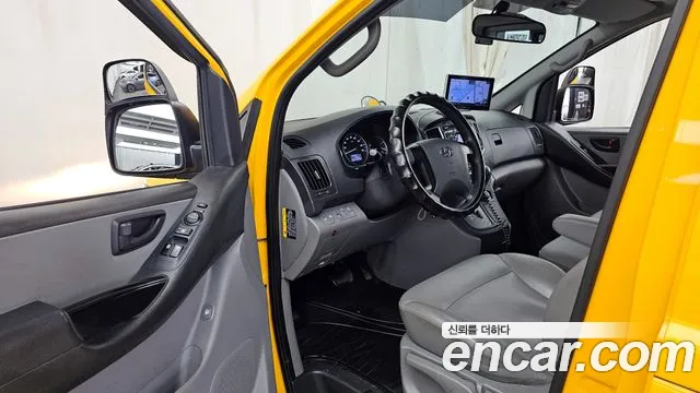 Hyundai Starex 2019 — фото 10