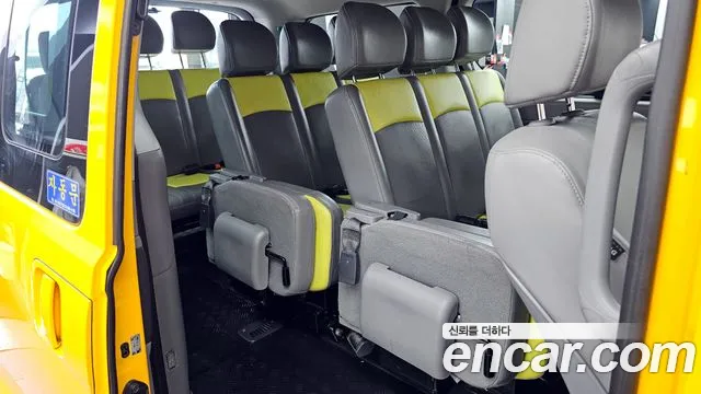 Hyundai Starex 2019 — фото 12