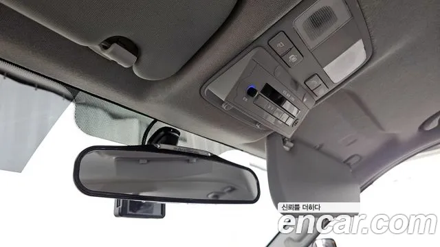 Hyundai Starex 2019 — фото 17