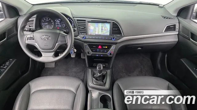 Hyundai AVANTE 2016 — фото 10