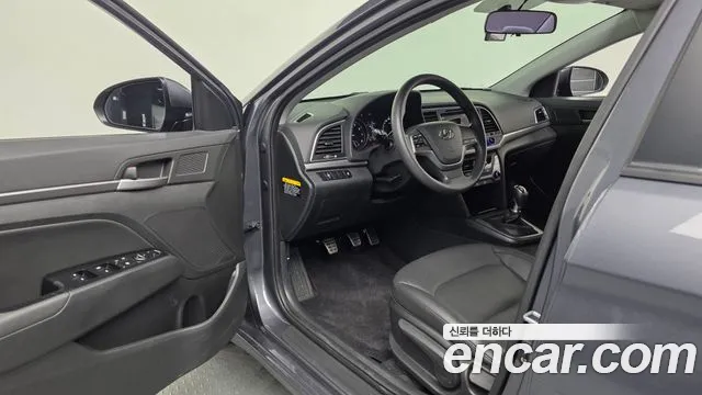 Hyundai AVANTE 2016 — фото 13
