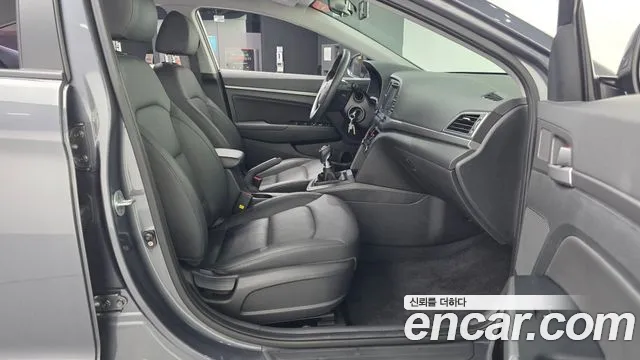 Hyundai AVANTE 2016 — фото 17