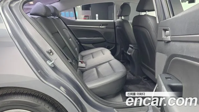 Hyundai AVANTE 2016 — фото 18