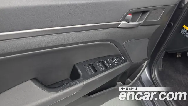Hyundai AVANTE 2016 — фото 14