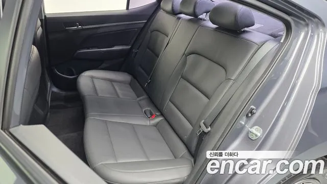 Hyundai AVANTE 2016 — фото 16