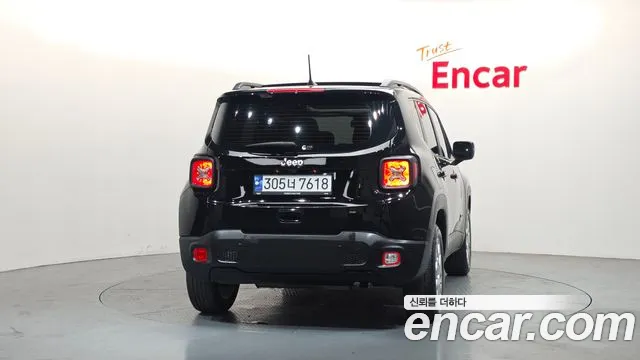 Jeep Renegade 2022 — фото 4