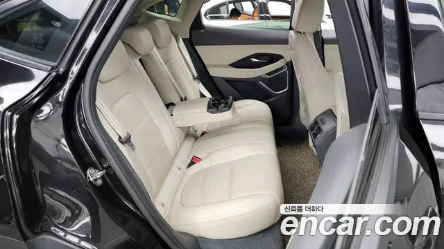 Jaguar E-PACE 2020 — фото 17
