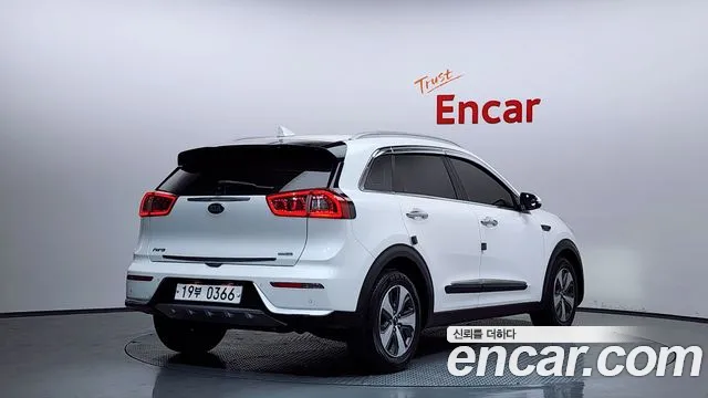Kia Niro 2017 — фото 2