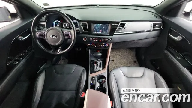 Kia Niro 2017 — фото 10