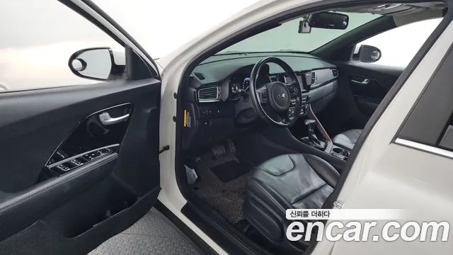 Kia Niro 2017 — фото 13