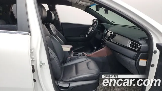 Kia Niro 2017 — фото 17
