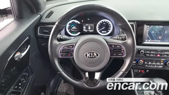 Kia Niro 2017 — фото 18
