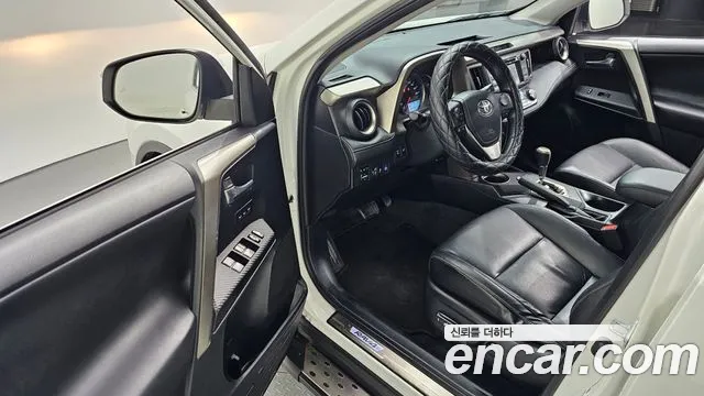Toyota RAV4 2015 — фото 10