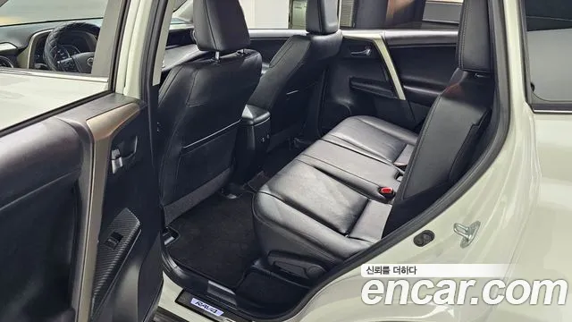 Toyota RAV4 2015 — фото 11