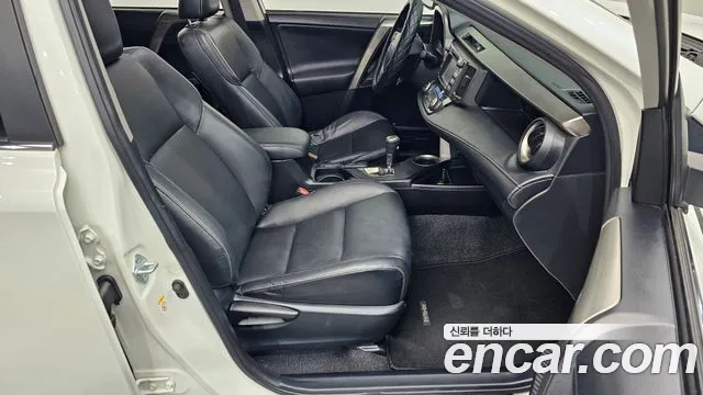 Toyota RAV4 2015 — фото 12