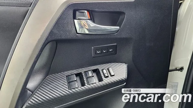 Toyota RAV4 2015 — фото 19