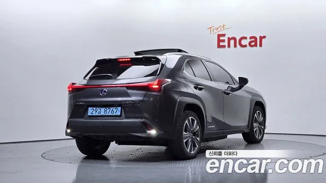 Lexus UX 2022 — фото 2