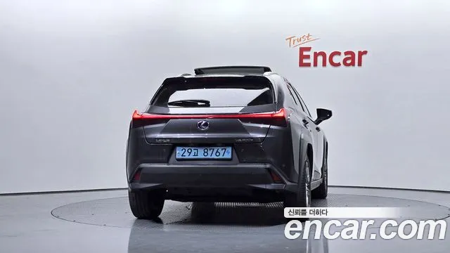 Lexus UX 2022 — фото 4