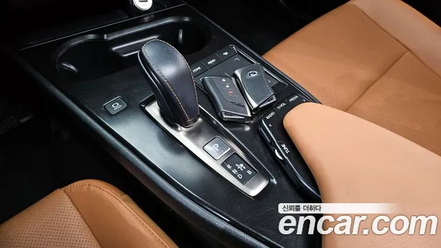 Lexus UX 2022 — фото 12