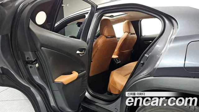 Lexus UX 2022 — фото 18