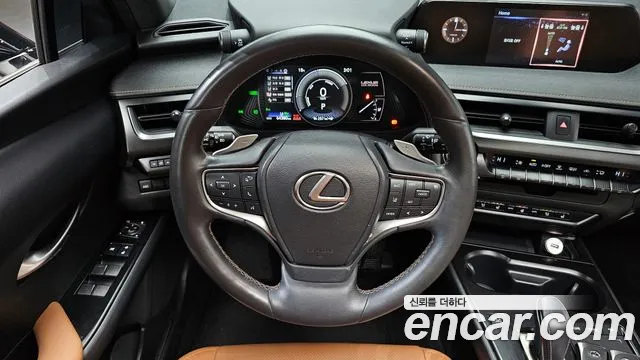 Lexus UX 2022 — фото 19