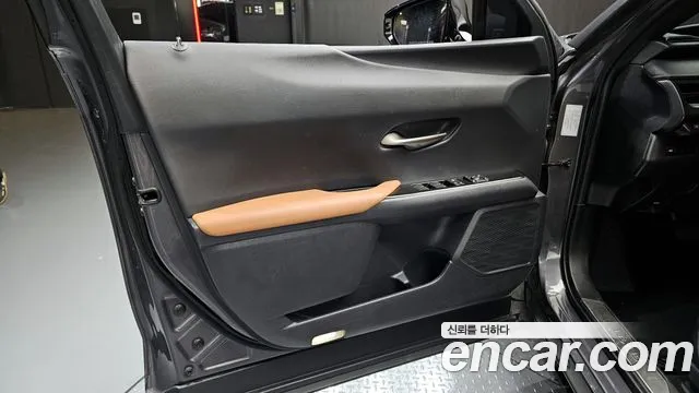 Lexus UX 2022 — фото 14
