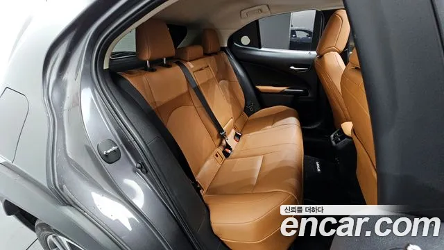 Lexus UX 2022 — фото 16