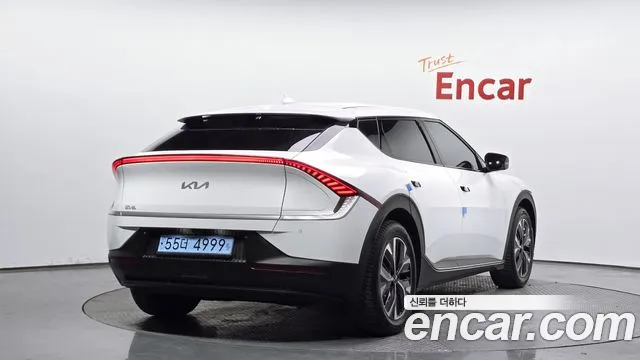 Kia EV6 2023 — фото 1