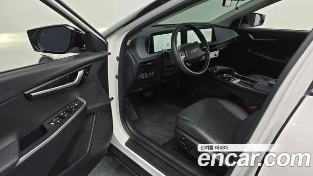 Kia EV6 2023 — фото 12