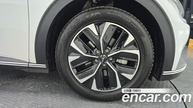 Kia EV6 2023 — фото 6
