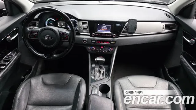 Kia Niro 2018 — фото 10