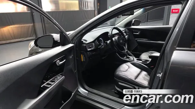 Kia Niro 2018 — фото 13
