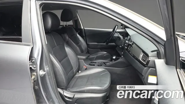 Kia Niro 2018 — фото 17
