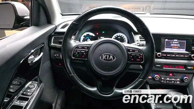 Kia Niro 2018 — фото 19